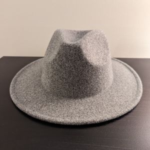NWT Women's Hat